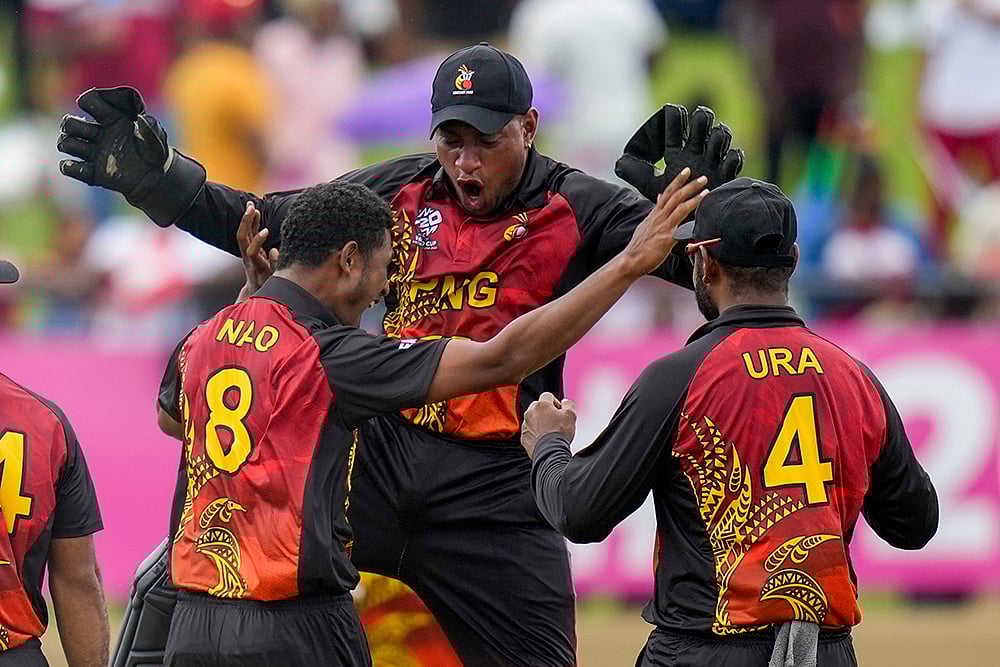 | Photo: AP/Ramon Espinosa : PNG's Kipling Doriga celebrates a wicket
